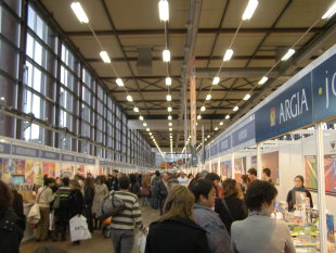 Aspecto interior da Feira Anual do Disco e Libro Vasco de Durango, "Durango Azoka". Foto Xurxo Martínez Crespo