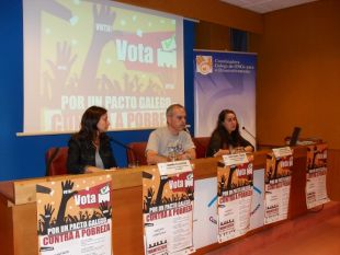 Acto de presentación. Desde a esquerda: Gemma Filgueira, Xosé María Torres e Laura García (clique para ampliar)