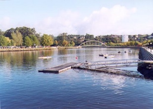 Unha imaxe do embalse do centro, onde adestran os palistas